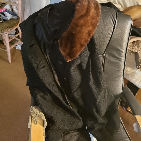 Vintage 1950s ladies wool coat with mink collar - Picture 3 of 5